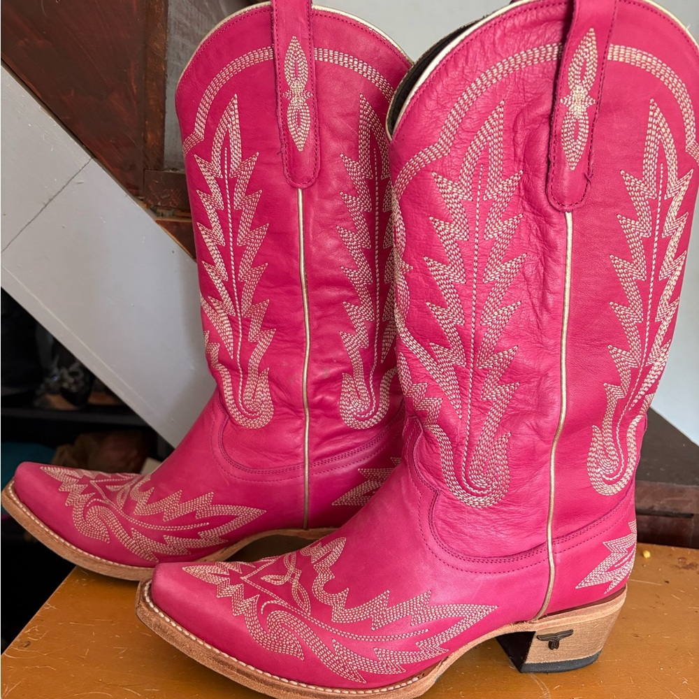 Women's hot pink lane Lexington 9.5M